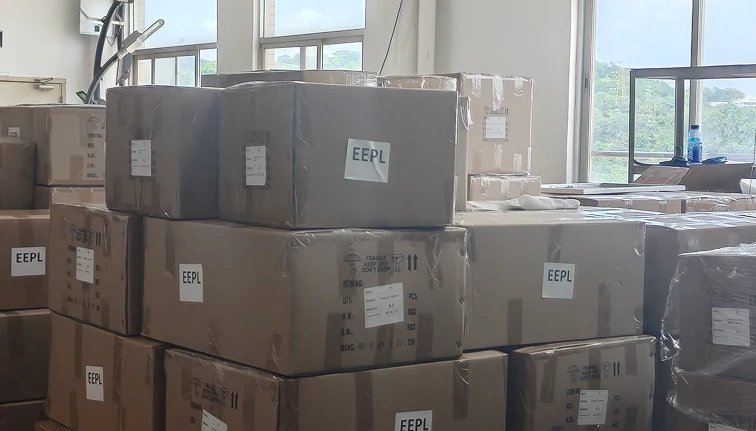 Fan light E27 export packaging with protective materials for international shipment