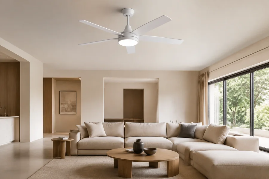 Lounge ceiling fan with integrated light